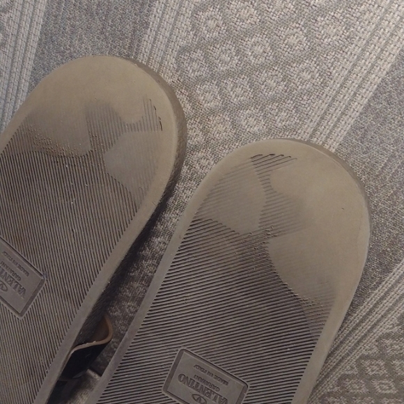 Valentino Garavani Camo Slides - Picture 6 of 16